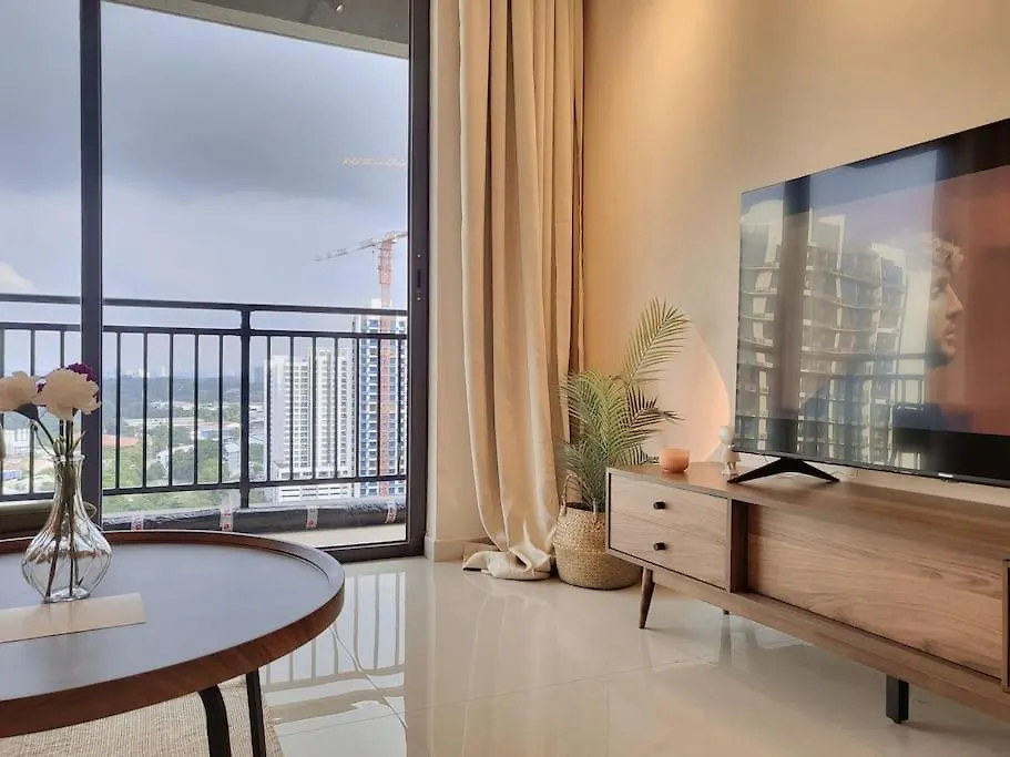 Family Friendly - 3 Bedrooms 6 Pax - Free Parking Johor Bahru